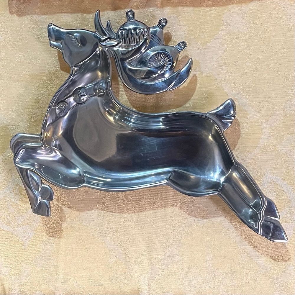 Lenox Yuletide Metal Reindeer Servewear Tray (Silver Color)